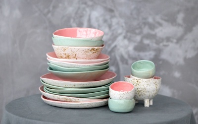 AUFGETISCHT! KERAMIK IM HANDMADE-LOOK!
